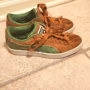 Puma Youth Brown Suede w/ Green Detailing Sneakers Size 4.5-5Y